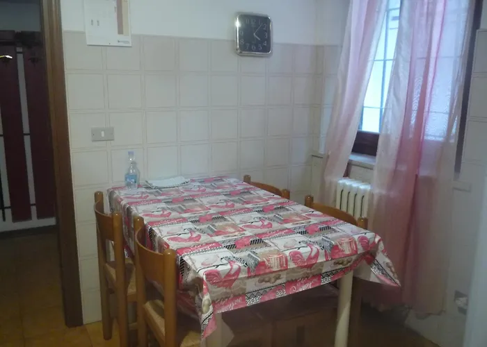 Stanza In Condiviso Nel Centro Storico Di *