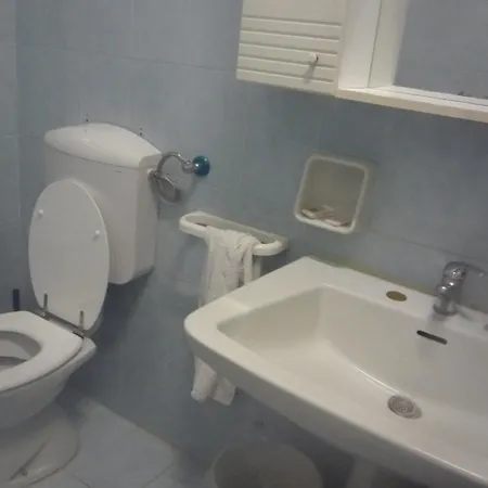 Stanza In Condiviso Nel Centro Storico Di