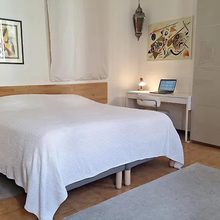 民宿 Stanza In Condiviso Nel Centro Storico Di