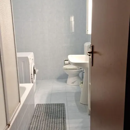 Stanza In Condiviso Nel Centro Storico Di * Parma