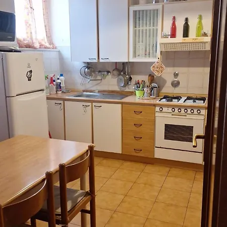 民宿 Stanza In Condiviso Nel Centro Storico Di