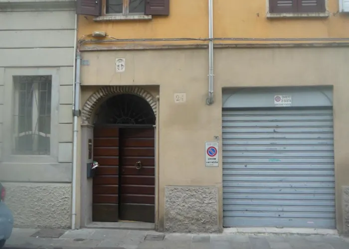 Stanza In Condiviso Nel Centro Storico Di 帕爾馬