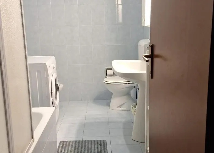 Stanza In Condiviso Nel Centro Storico Di * 帕爾馬